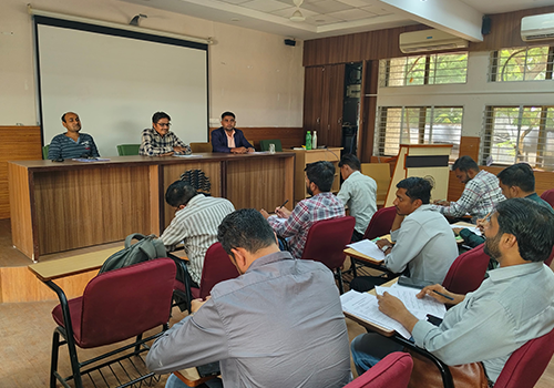 Industry experts conducting a seminar on tender on GeM Portal and government contract tenders for businesses